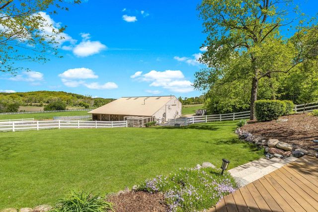 1507 Saint Augustine ROAD, Hartford, WI 53027