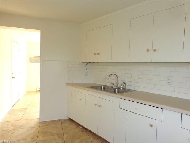2016 E Ocean View Ave Apt 6, Norfolk, VA 23503