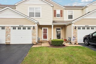 2203 Flagstone Lane 2203, Carpentersville, IL 60110