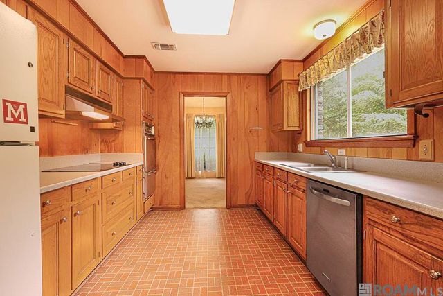 644 Castle Kirk Dr, Baton Rouge, LA 70808