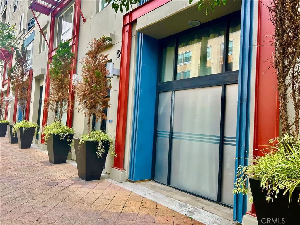 300 E 4th St. 101, Long Beach, CA 90802