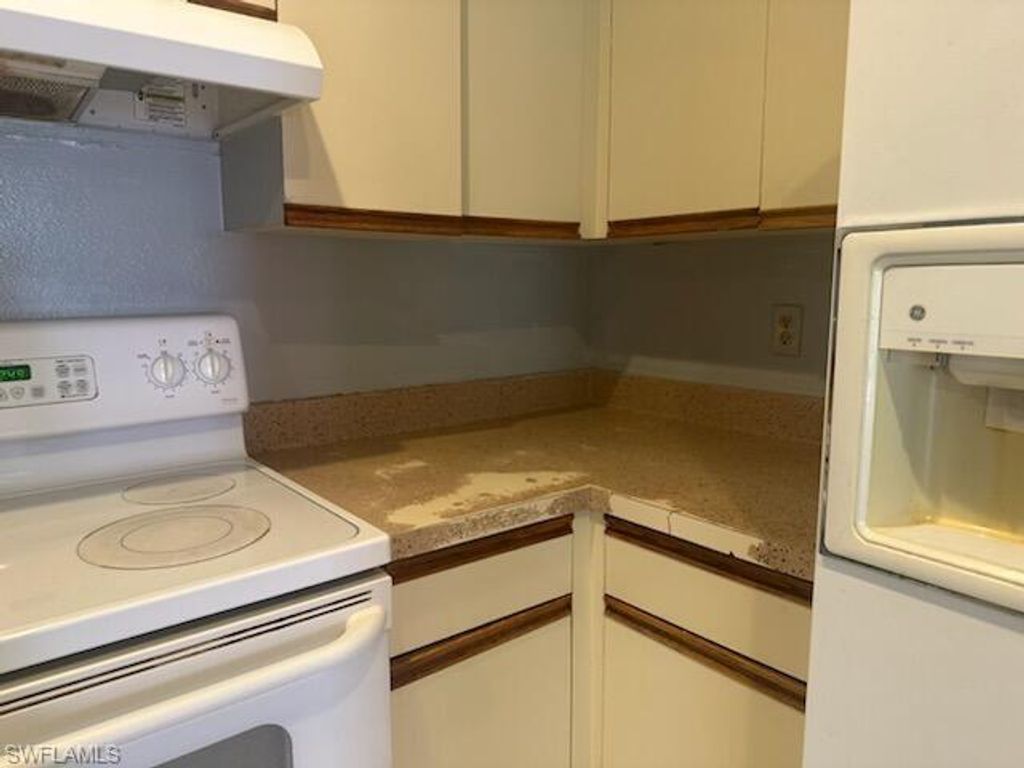 100 Santa Clara DR 3, NAPLES, FL 34104 — photo 4