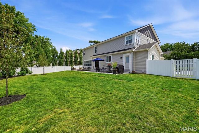 4 Hillcrest Place, St Louis, MO 63122