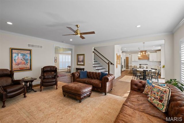 4 Hillcrest Place, St Louis, MO 63122
