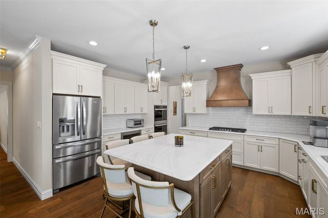 4 Hillcrest Place, St Louis, MO 63122