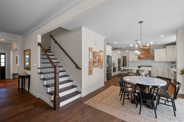 4 Hillcrest Place, St Louis, MO 63122