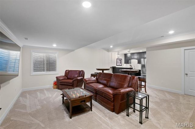 4 Hillcrest Place, St Louis, MO 63122