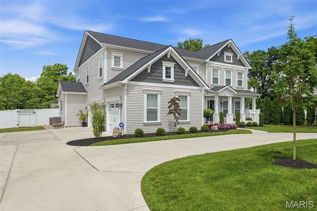 4 Hillcrest Place, St Louis, MO 63122