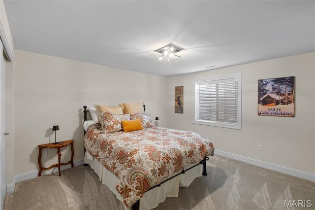 4 Hillcrest Place, St Louis, MO 63122