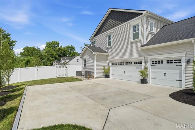 4 Hillcrest Place, St Louis, MO 63122