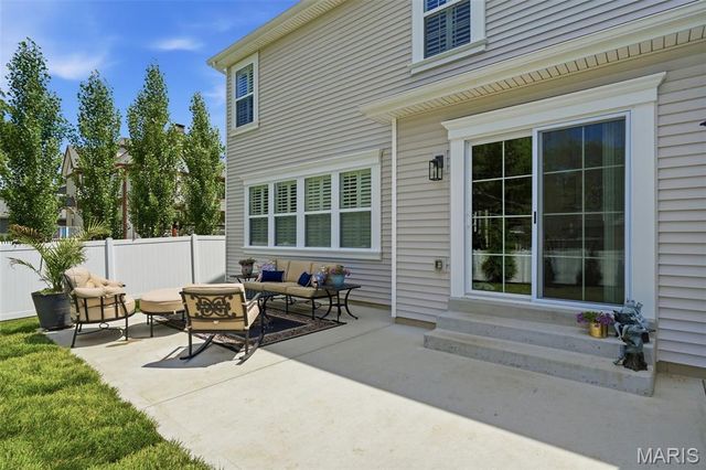 4 Hillcrest Place, St Louis, MO 63122