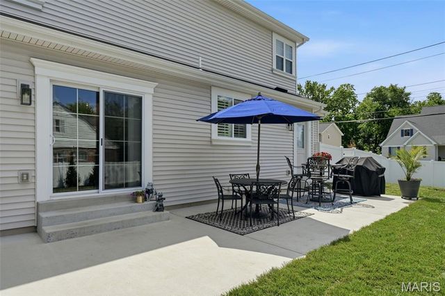 4 Hillcrest Place, St Louis, MO 63122