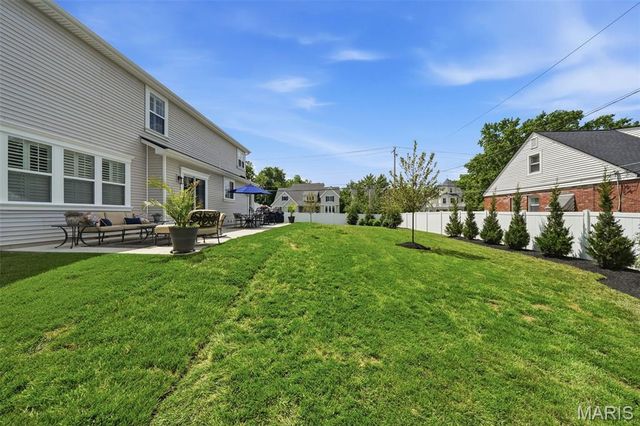 4 Hillcrest Place, St Louis, MO 63122