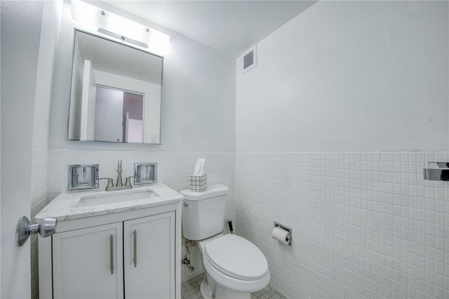 320 Fort Duquesne Blvd 18F, Downtown Pgh, PA 15222