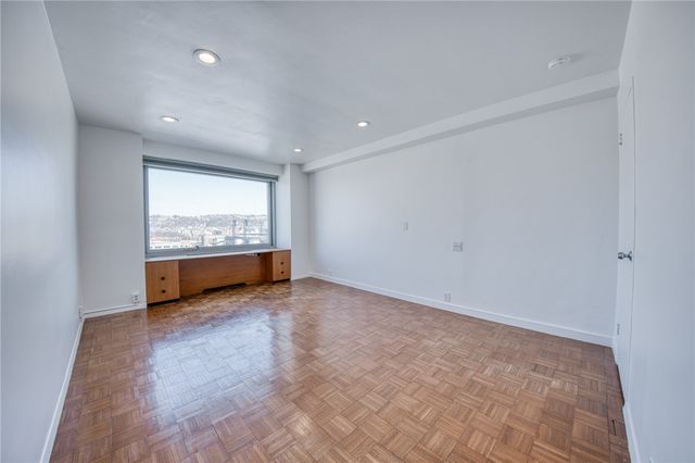 320 Fort Duquesne Blvd 18F, Downtown Pgh, PA 15222