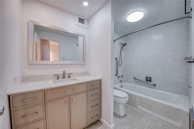 320 Fort Duquesne Blvd 18F, Downtown Pgh, PA 15222