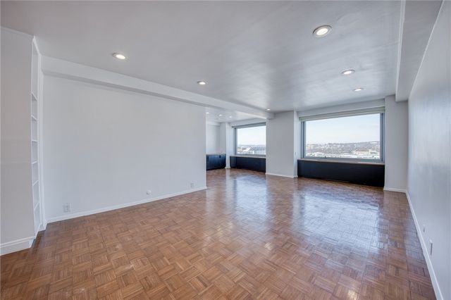 320 Fort Duquesne Blvd 18F, Downtown Pgh, PA 15222