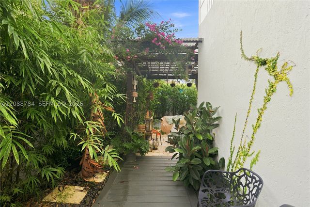 3440 W 110th St, Hialeah, FL 33018
