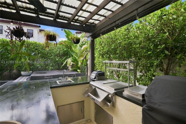 3440 W 110th St, Hialeah, FL 33018