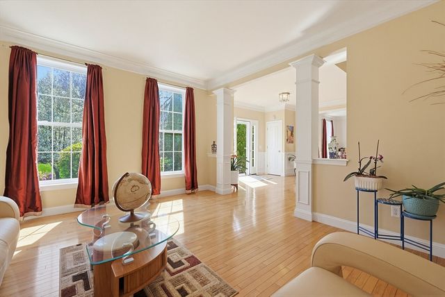 73 Independence Ln, Ashland, MA 01721