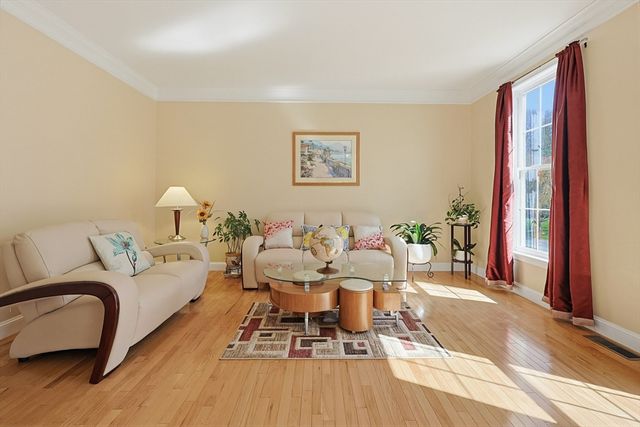 73 Independence Ln, Ashland, MA 01721