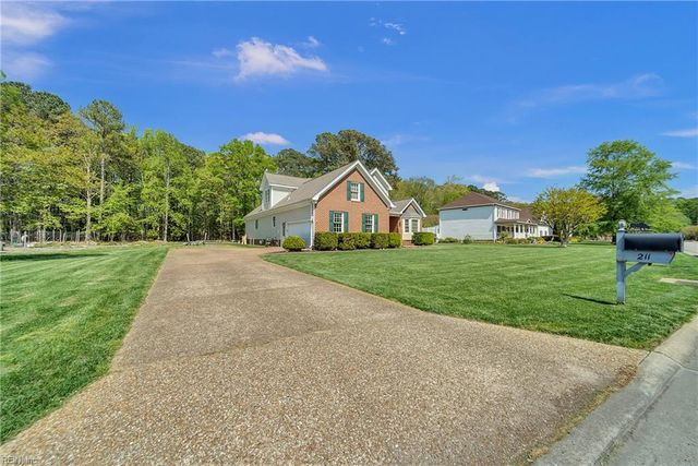 211 Darden DR, Poquoson, VA 23662