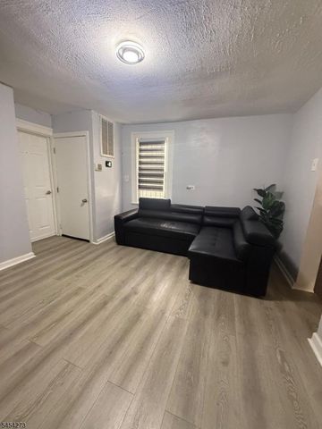 12 Thomas St, Newark City, NJ 07114