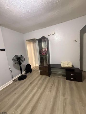 12 Thomas St, Newark City, NJ 07114
