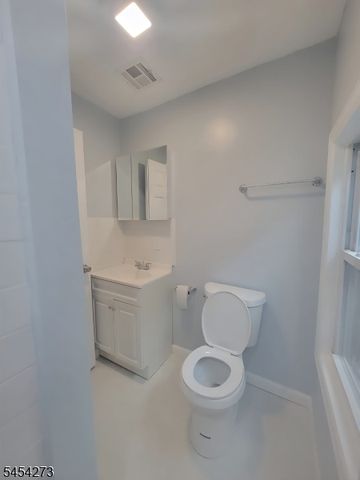 12 Thomas St, Newark City, NJ 07114