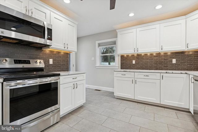 208 CHEYNEY DR, West Chester, PA 19382