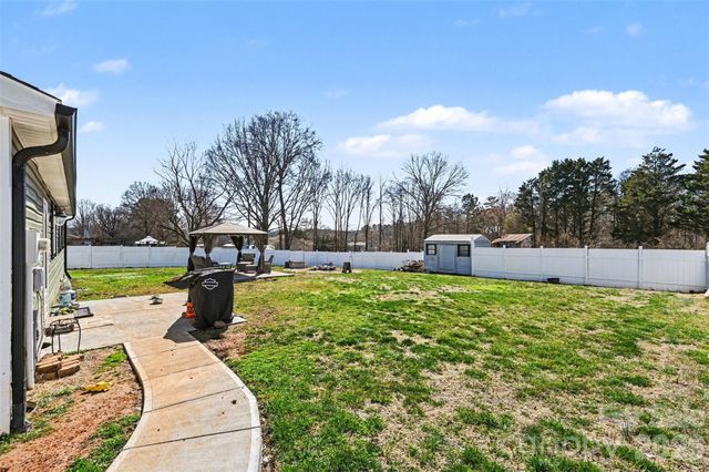 3545 Yorkland Drive, Hickory, NC 28601