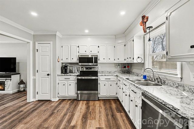 3545 Yorkland Drive, Hickory, NC 28601