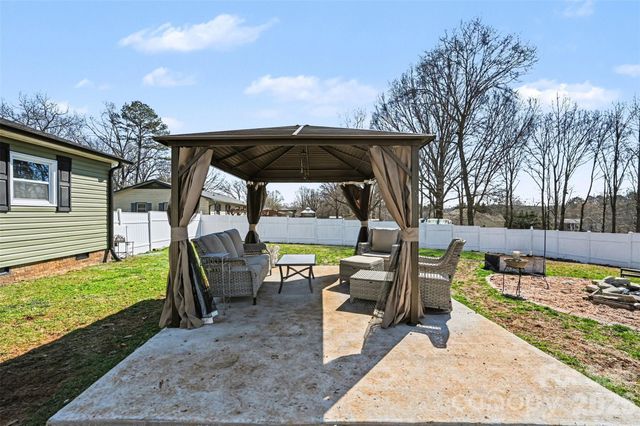 3545 Yorkland Drive, Hickory, NC 28601