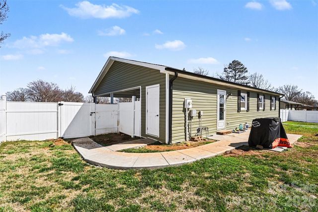 3545 Yorkland Drive, Hickory, NC 28601
