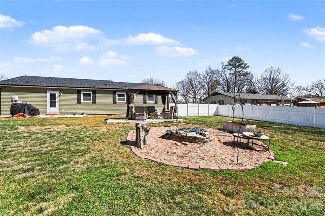 3545 Yorkland Drive, Hickory, NC 28601