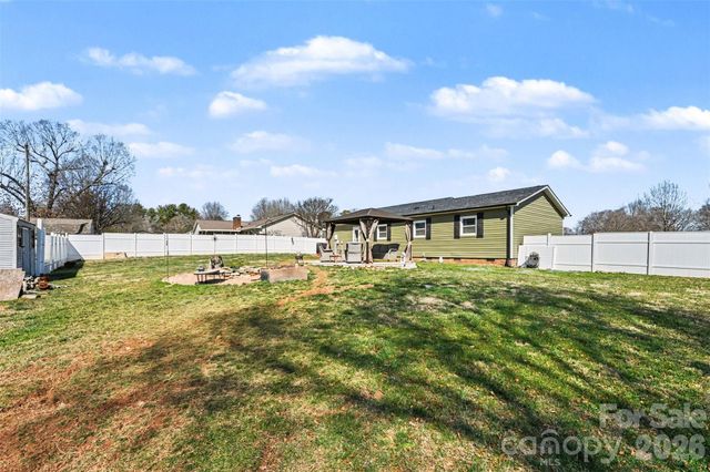3545 Yorkland Drive, Hickory, NC 28601