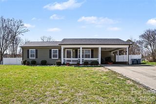 3545 Yorkland Drive, Hickory, NC 28601