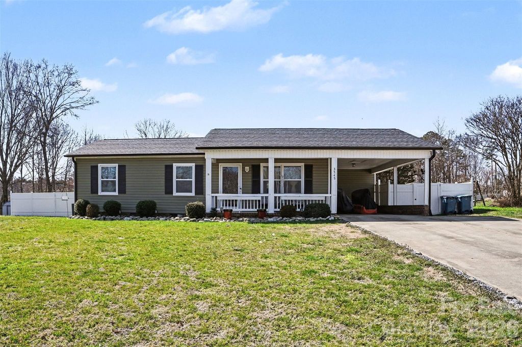 3545 Yorkland Drive, Hickory, NC 28601