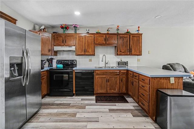 8737 NW 82nd Street, Kansas City, MO 64152