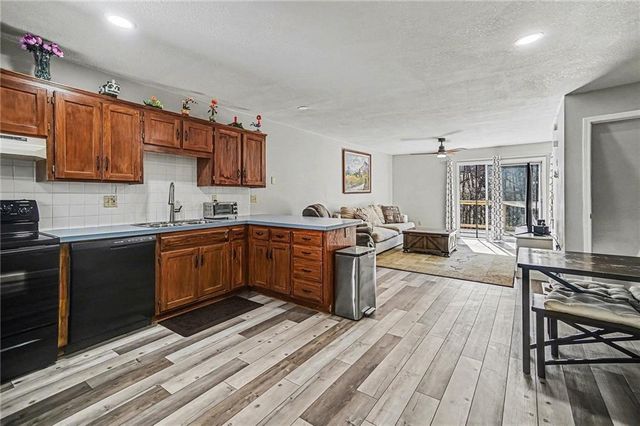 8737 NW 82nd Street, Kansas City, MO 64152