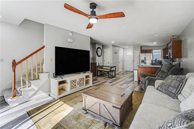 8737 NW 82nd Street, Kansas City, MO 64152