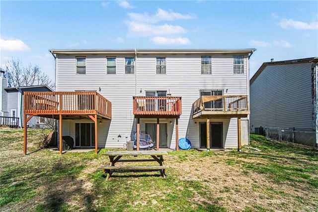 8737 NW 82nd Street, Kansas City, MO 64152