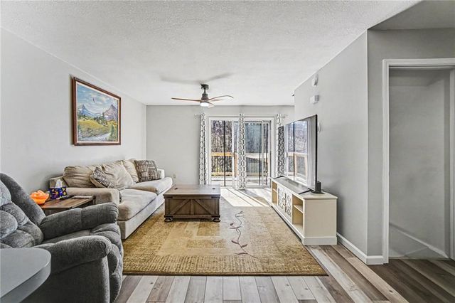 8737 NW 82nd Street, Kansas City, MO 64152