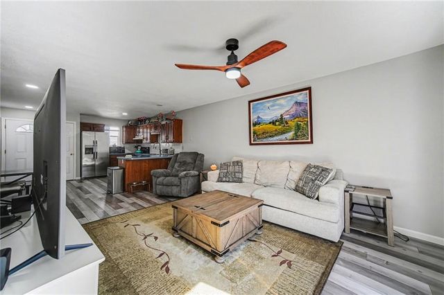 8737 NW 82nd Street, Kansas City, MO 64152