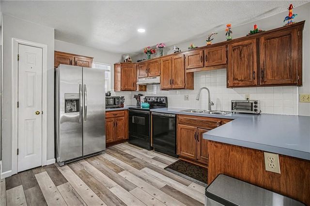 8737 NW 82nd Street, Kansas City, MO 64152