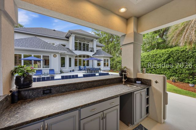5 Stonewall Cir, Hilton Head Island, SC 29926