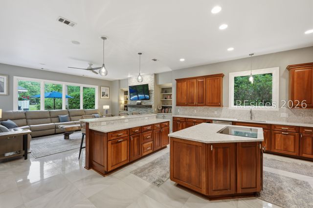 5 Stonewall Cir, Hilton Head Island, SC 29926