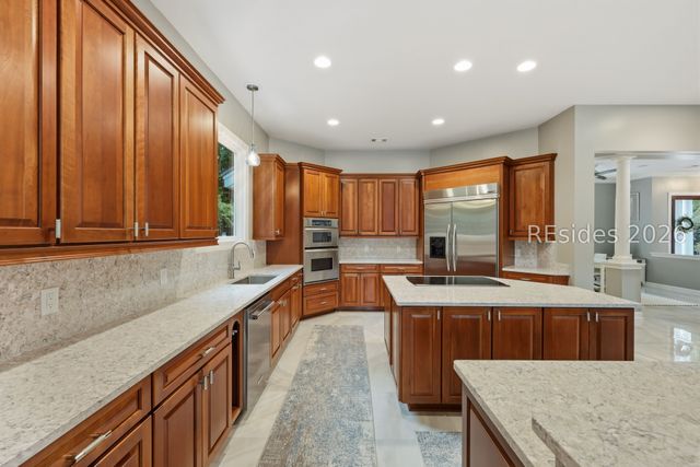 5 Stonewall Cir, Hilton Head Island, SC 29926