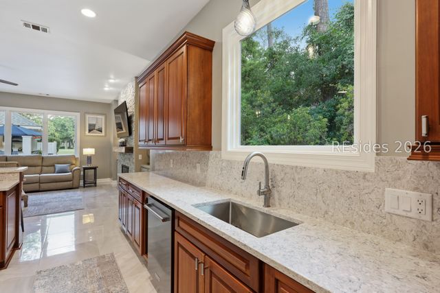 5 Stonewall Cir, Hilton Head Island, SC 29926