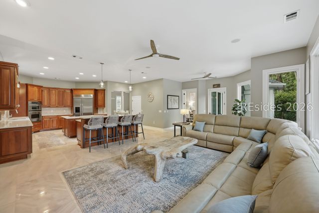 5 Stonewall Cir, Hilton Head Island, SC 29926